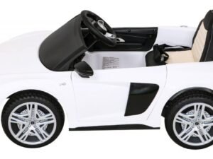 Mașină de jucărie pentru copii, model sport alb, realist și sigur pentru joacă.