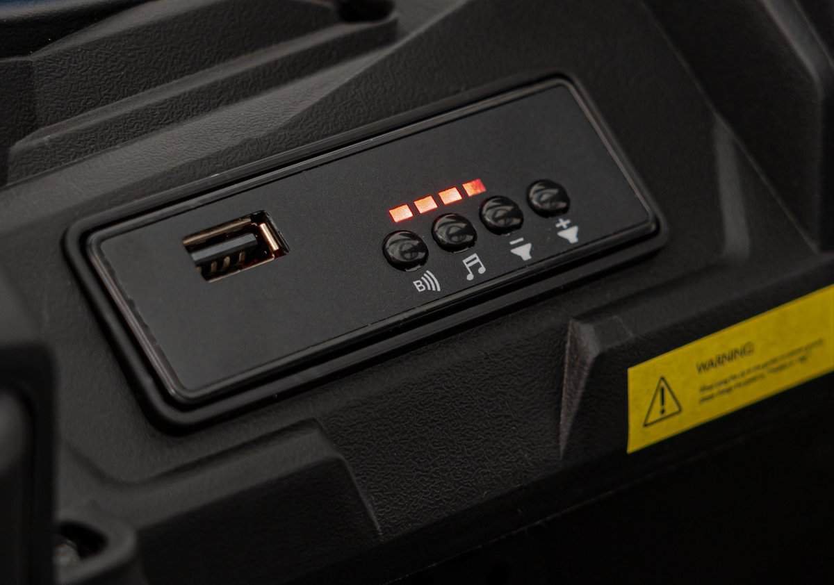 1. Conector USB și butoane pentru control audio și funcții speciale în mașină.