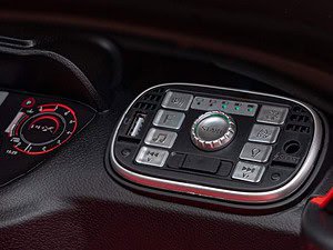 Buton de start pentru mașină, combinat cu dispozitiv Bluetooth.