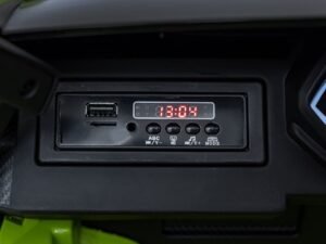 1. interfață pentru muzeu cu ceas digital și port USB pentru copii mici.