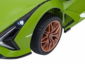 Mașină de jucărie verde cu design sportiv și roți din plastic maro, pentru copii și colecție.