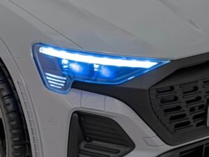 1. Becuri LED albastre pentru mașini sport moderne și elegante.