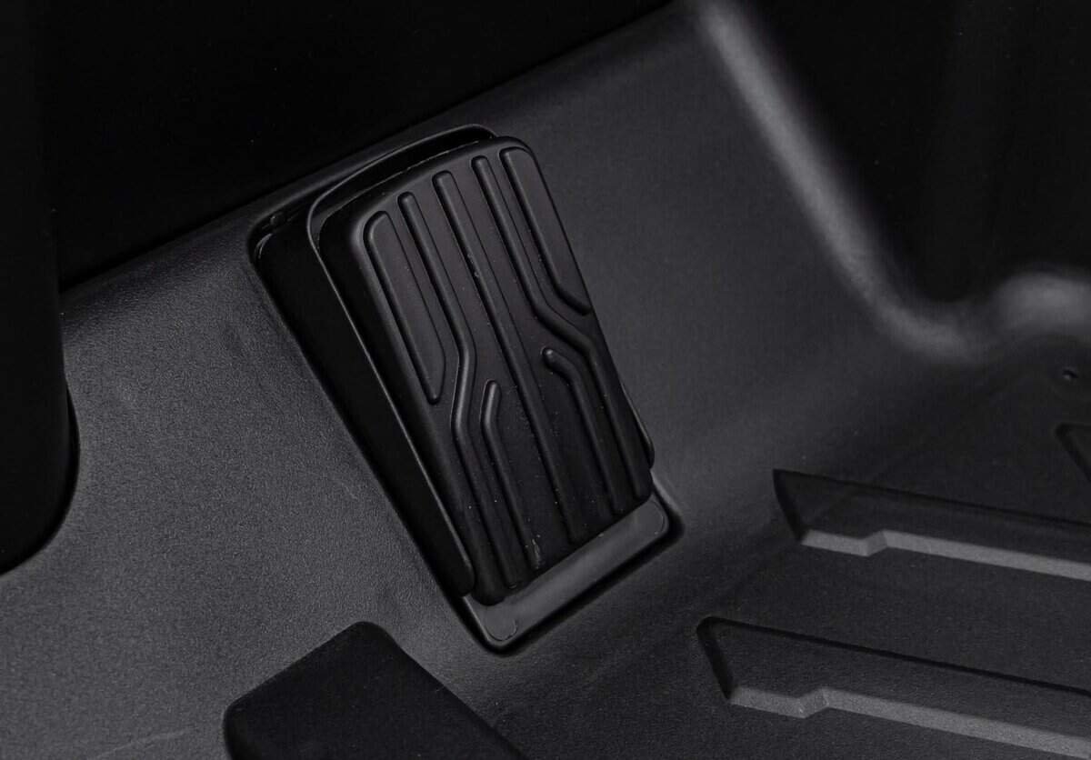 Ventilatie auto, aer condiționat, interior mașină, sistem climatizare auto, ventilație aer auto, accesorie interior vehicul, design auto.