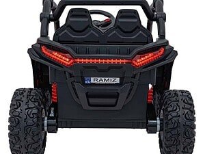 1. Mașinuță electrică pentru copii, model sport, sigură și durabilă, ideal pentru joacă în curte.