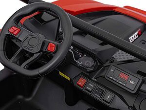 Mașinuță electrică pentru copii cu design realist, control prin volan și display digital.