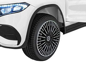 Mașină electrică pentru copii, model Mercedes, roți detaliate și design realist.