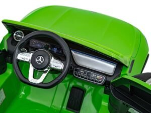 Mașinuță electrică pentru copii, design realist cu bord digital și volan Mercedes Benz.