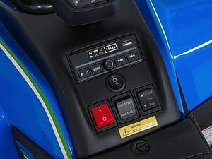 Controler de pe vehicul, dashcam cu conectivitate Bluetooth și port USB, pentru confort și siguranță.