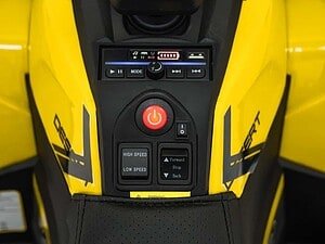 1. buton roșu de pornire pentru jucăria electrică, control și funcționare rapidă.