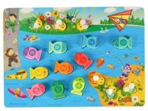 Jucarie cu pesti din lemn pentru copii, activitate distractiva si educativa pentru micuti.