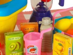 1. Jucării pentru copii cu tematică de bucătărie și fructe, ideal pentru joacă și dezvoltare creativă.