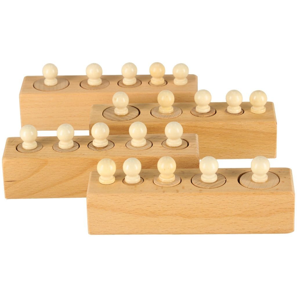 1. Jucarie educativa pentru copii din lemn cu bile colorate.