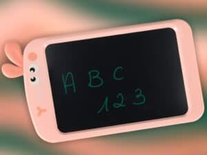 Tableta educativă pentru copii, model cu gestică drăguță, pentru învățare interactivă și distracție.