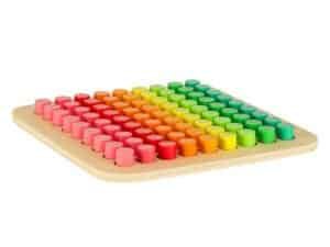 1. Tabla de joc din lemn cu buline colorate și cifre pentru copii.