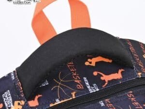 - Acesta are 1 compartiment principal cu 2 buzunare