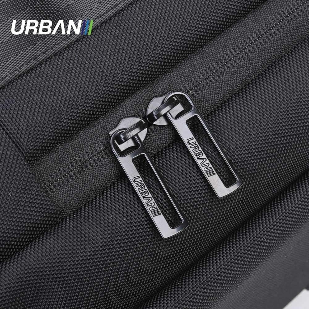 iar cel de-al doilea este prevazut cu organizator. De asemenea