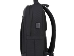 - Rucsacul are un compartiment