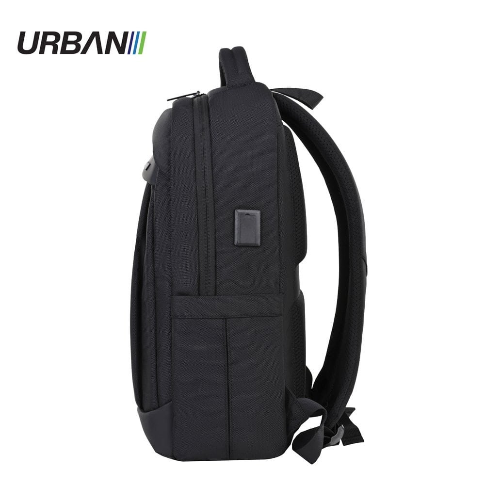 - Rucsacul are un compartiment