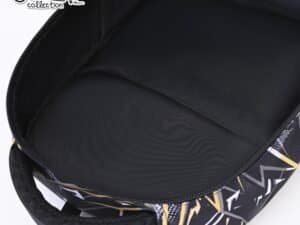 1 buzunar in partea din spate si 2 buzunare laterale