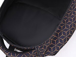 1 buzunar in partea din spate 2 buzunare laterale