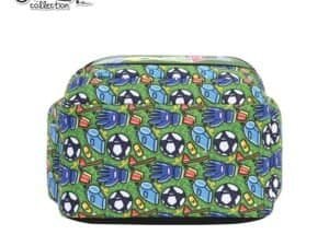 - Acesta are un compartiment cu buzunar