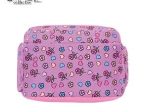 - Acesta are un compartiment cu buzunar