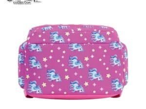 - Acesta are un compartiment cu buzunar