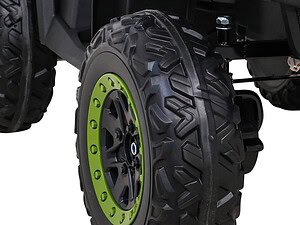 1. Anvelopă de toy tractor cu design robust și benzi adânci pentru terenuri dure.