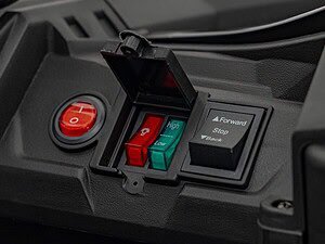 1. Buton de oprire și butoane pentru control pe bordul autovehiculului.