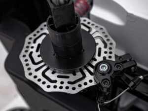 1. Discul de frână pentru motocicletă, piesă performanță și siguranță.