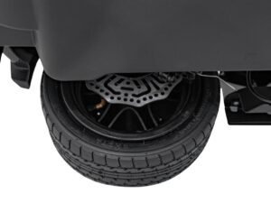 Roată de mașină pentru jucării, cu detalii și anvelopă realistă, pentru copii și jocuri creative sigur.