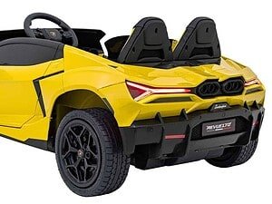 Mașină de jucărie electrică pentru copii, model sportiv, culoare galbenă și negru, pentru distracție și aventură.