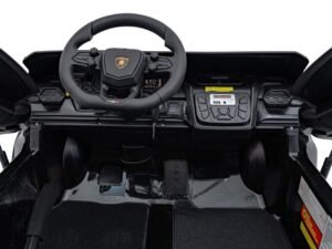 1. Mașinuță electrică pentru copii, interior cu volan și panou de control.