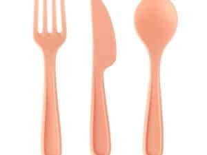 Set de tacâmuri din plastic roz pentru jucării și activități creative pentru copii.