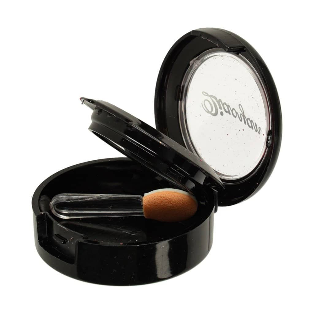 Puținirea pomepșilor cu burete și cântar de machiaj în cutie.