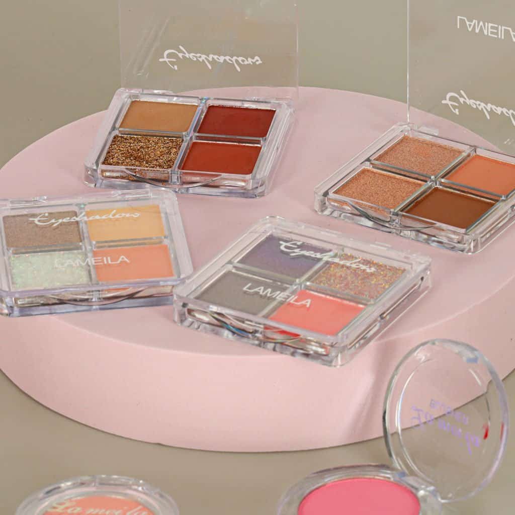 Paletă de farduri pentru machiaj, culori neutre și strălucitoare, ambalaj elegant, ideal pentru un look natural și sofisticat.
