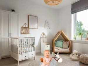 1. Jucarie de plus calut si copil in camera de copii decorata minimalist.