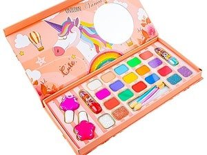 tot ce este necesar pentru ca fetitele cochete sa se aranjeze