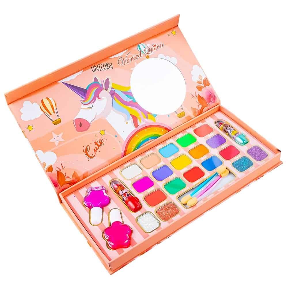 tot ce este necesar pentru ca fetitele cochete sa se aranjeze