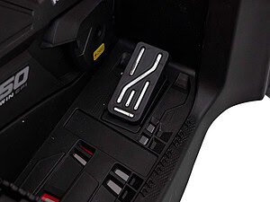 1. Pedala mașină electrică pentru copii, sigură și distractivă pentru aventuri pe drum lung.