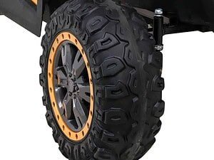 1. Anvelopă de mașină RC cu design aderent și cauciuc robust pentru jucării robotice.