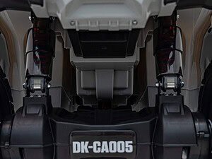 Jucărie robotică cu design futurist, perfectă pentru copii și colecționari.