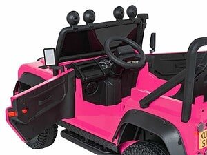 Mașină electrică pentru copii, culoare roz, detalii realistice, ideal pentru joacă și aventură.