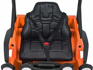 Protecție scaun auto pentru copii, confort și siguranță pentru micuți.