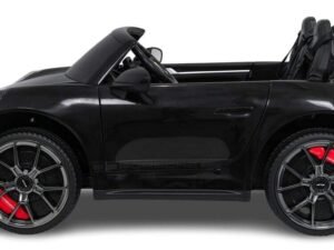 Mașinuță electrică pentru copii, model sport, neagră cu detalii roșii, pentru joacă și distracție.
