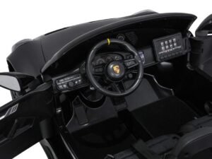 Jucărie mașină sport pentru copii, interior realist și joystick de control, ideal pentru joacă și aventură.