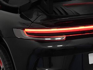 Lampa spate SUV negru cu lumină roșie LED, design modern.