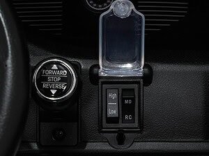 - telecomanda auto cu suport pentru telefon mobil, funcții multiple.