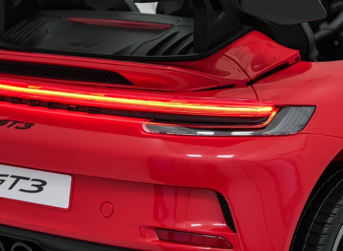 Lumina spate LED roșie pentru mașini sport Porsche Taycan GT3.