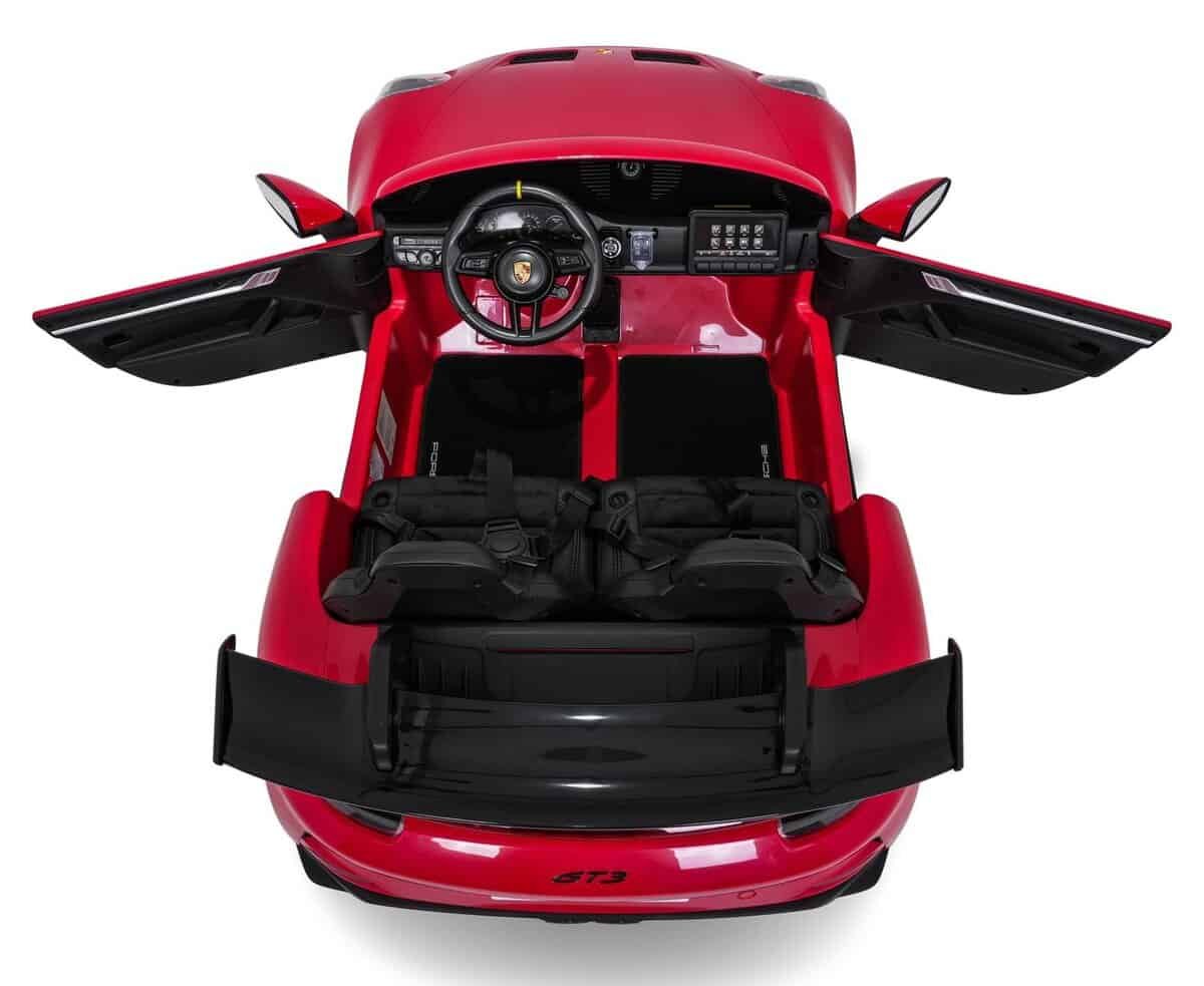 1. Masina electrica pentru copii Porsche, design sportiv si stil autentic.